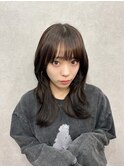 黒髪小顔韓国風巻き薄め前髪あり顔周りレイヤー外ハネくびれ