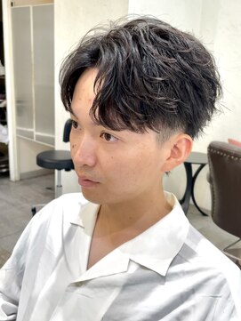 マグ カーネ バイ フィフス(Mag KANE by fifth) センターパートニュアンスパーマフェザーパーマサーフカール30代