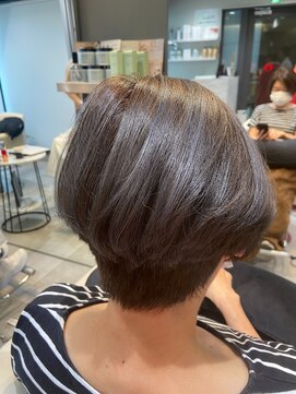 ヒスイバイケンジ(hisui by KENJE) 大人ショート/ふんわりショート/白髪ぼかし