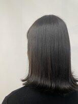 ディシェーレローブ(die Schere Lob) モードなダークアッシュ