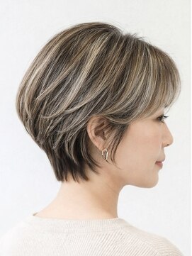 アットティー 金沢文庫(at tee...) 丸みショート/白髪ぼかしハイライト/40代/50代/60代/金沢文庫