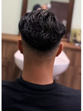 ケーエムシーセントラルルーツ(KMC Central Roots) フェード&カット+眉カット