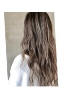 リリ(Riri)&nbsp;コントラストハイライトバレイヤージュ