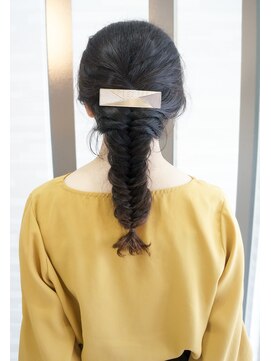 ムゥフ ヘアーアンドアイラッシュ(mouf hair&eyelash) ヘアアレンジ  表編みこみ×フィッシュボーン