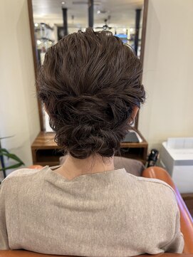 ヘア ミーツ ドレス プレローマ(HAIR meets dress pleroma) お呼ばれアップヘア