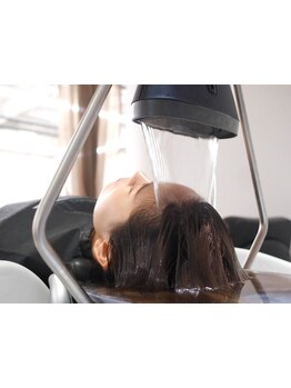 頭浸浴で癒しを体感！頭皮環境を整え、髪本来の美しさを取り戻します☆疲れた頭皮をほぐすヘッドスパも◎