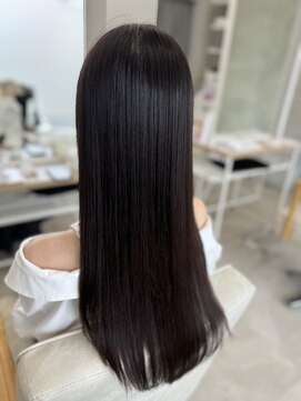 レヴィア(REVIA) 髪質改善トリートメントブルーブラック前髪カット