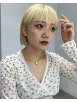 ビューシンサイバシ(VIEW SHINSAIBASHI) 透明感ブロンド×ストレートコンパクトボブ10代20代30代