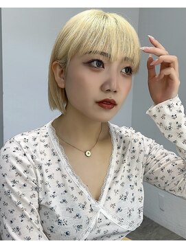ビューシンサイバシ(VIEW SHINSAIBASHI) 透明感ブロンド×ストレートコンパクトボブ10代20代30代