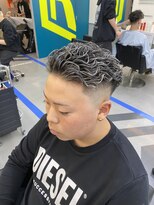 ダズルヘアラッシュ(DAZZLE hair RUSH) ホワイトハイライト×極道パーマ