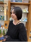 大人っぽく決まるボブ×透け感ブラック