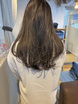 キチ(kichi.)&nbsp;[kichi.] オリーブベージュ×レイヤーたっぷりロングヘア
