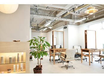 グレイン キャンバス 川崎(grain canvas.)の写真/清潔感のあるナチュラル洗練空間。上質な癒し時間を川崎で。［川崎/リタッチ/ショート/髪質改善/縮毛矯正］