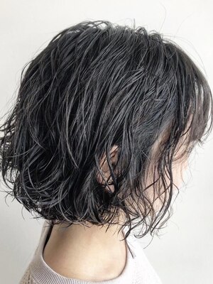 癖毛や髪質の悩みで今までショートヘアを諦めていた方にオススメ♪黄金バランスのスタイルが手に入る☆