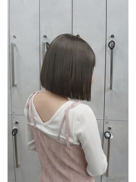 ネイヴィル 銀座(navile) 酸性ストレートとくすみ色のボブ