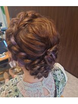 ビスポーク(BESPOKE)&nbsp;20代30代40代♪お呼ばれ大人かわいい編み込み風アレンジ
