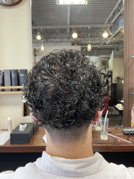 サロンドアルデニーロ(salondeAL de niro) オールバックパーマスタイル