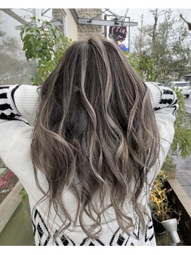 グラムアッシュ(GLAM ASH) くるくる外国人風バレイヤージュ/ハイアンドロー