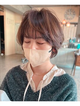 アトリエ エス atelier es HAIRDESIGN ふんわりショート/ひし形シルエット/大人可愛い/ベージュ/透明感