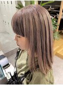 ピンクベージュ