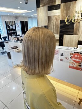 ヘアアンドビューティー クアトロ 戸祭店(QUATRO) ホワイトベージュ