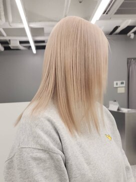 エニフォーイーストハム(Eni for eastham) ブリーチカラー/ホワイトベージュ/セミロング