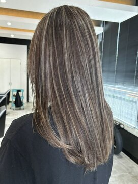 エイチ(H) xブリーチ/イメチェン/ホワイトブロンド/外ハネボブ/美髪/