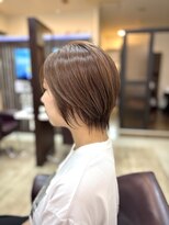 トレセッテ(tre sette) くびれショートレイヤースタイル