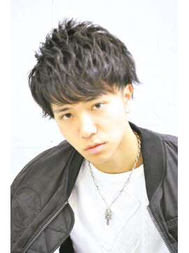 ファミーユ(famille) famille・ツーブロックニュアンスマッシュ