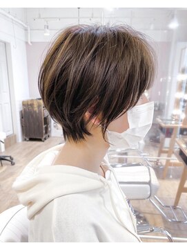 ネオリーブアイム 横浜西口店(Neolive aim) 大人可愛い束感 耳掛けひし形小顔前下がりショート【近藤】横浜