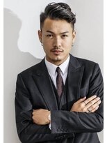 メリケンバーバーショップ フクオカ(MERICAN BARBERSHOP FUK)&nbsp;フェードカットかき上げスリークヘアサイドグラデーションa5