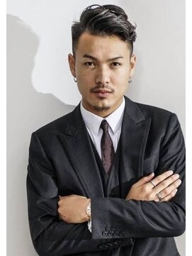 メリケンバーバーショップ フクオカ(MERICAN BARBERSHOP FUK) フェードカットかき上げスリークヘアサイドグラデーションa5