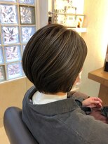 カロル 川口(Calor) 丸みショート/白髪ぼかしハイライト　30代40代50代