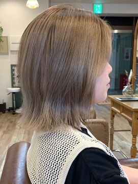 ミルティ(Myrtille) Myrtilleブリーチあり☆ミルキーグレージュの切りっぱなしボブ☆