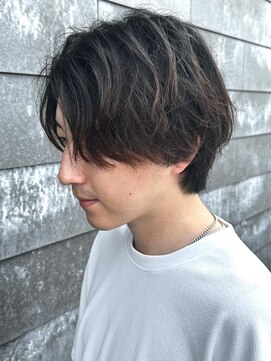 ヒュイル バイ ニアウ(Hwyl by Niau) メンズマッシュパーマニュアンスパーマスパイラルパーマ刈り上げ