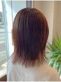 するりと曲線なくびれが上品なエアリーなセミボブスタイル