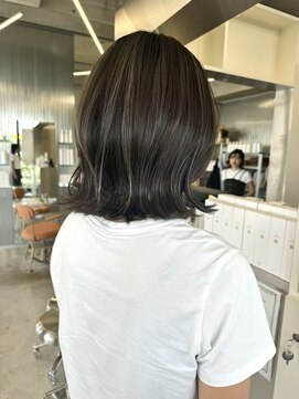 ラフ(laugh) くびれボブ/白髪ぼかしハイライト