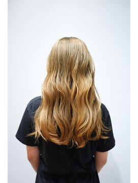 チェロ(CHERO) ★美髪＃ダブルカラー＃フェミニンロング＃ミルクティーベージュ