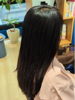 風の中の髪の写真/天然ヘナと丁寧なケアで、ハリ・まとまり・潤いを取り戻す髪へ。