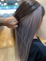 レンネ(Renee) 色気ロングヘア×インナーカラー ブラウン×シルバー