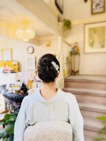 美容室 ティンカーベル シニヨンヘア