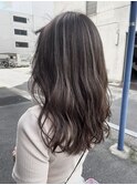 【VERBENA】赤みを消したアッシュグレージュハイライト
