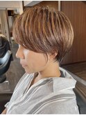 ハイトーン×丸みショート