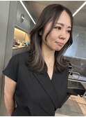 インナーカラーレイヤーカットイヤリングカラーミディアムヘア