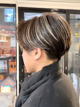 アンダーバーホワイト 広島 本通店(_WHITE) ☆髪質改善ブリーチ 前下がり/コントラストハイライト/ベージュ