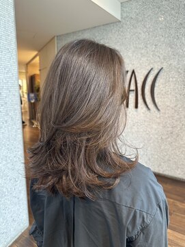 ザック ヴィ(ZACC vie) ブラウンカラー×ミディアムレイヤーカット