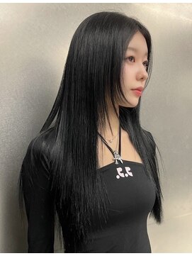 エヌアイ オモテサンドウ(ni omotesando) 黒髪ストレート/韓国高めレイヤーカット/ブルーブラック　上野