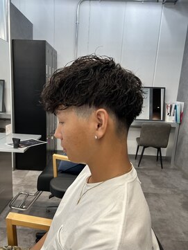 メンズサロン キング 梅田店(Men’s salon K!ng) ホワイトメッシュ/ツイスト/ツイスパ/パーマ/メンズ/眉毛