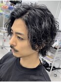 原宿縦落ちツイストスパイラルパーマセンターパートウルフ黒髪