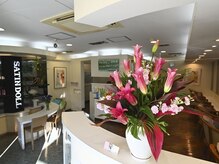 サテンドール ヘアクラブの雰囲気（毎週水曜日に入れ替わるこだわりのお花*[平塚/メテオカラー]）